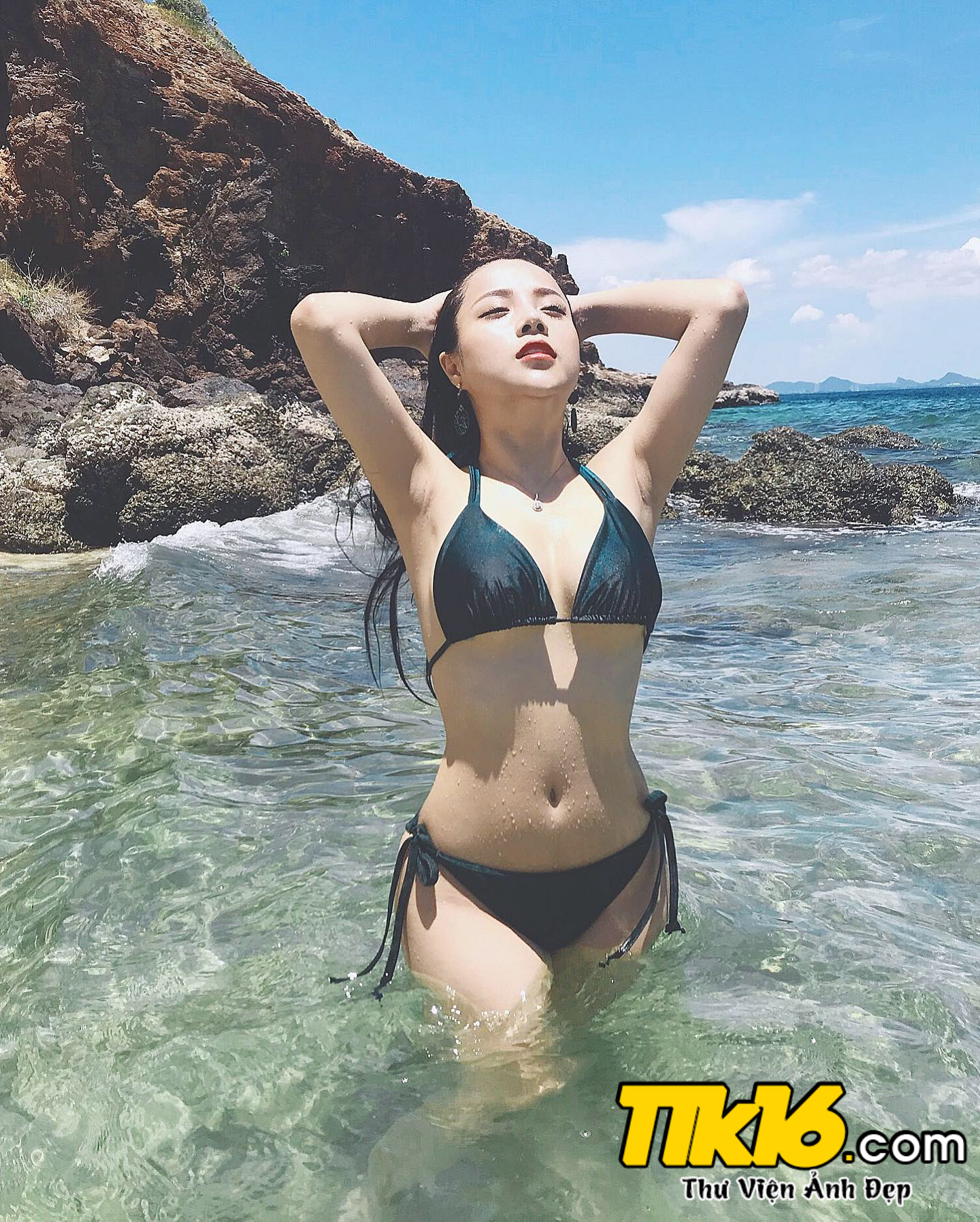 Hình ảnh sexy Thương Võ Võ diện bikini như thế nào?